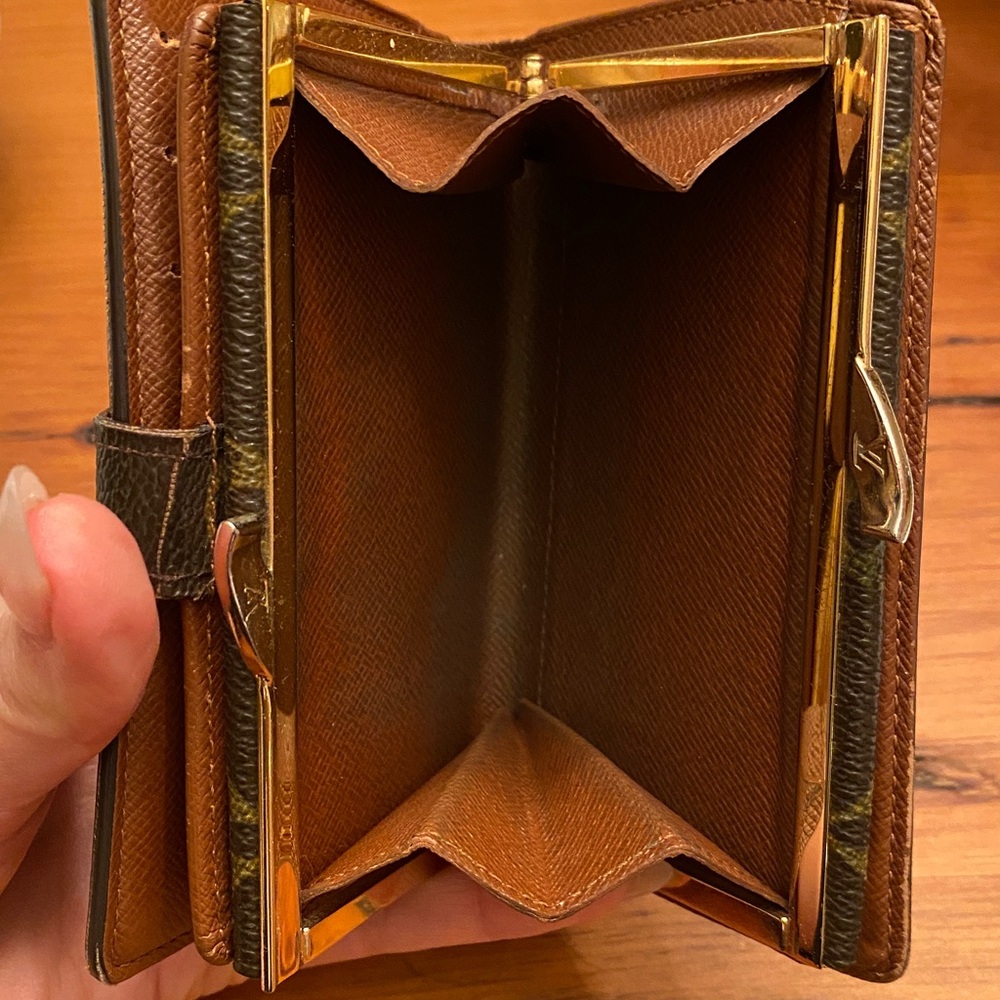 Louis Vuitton Monogram Kisslock Wallet - Picture 15 of 16